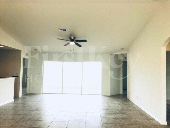 1928 NW 9th Pl in Cape Coral, FL - Building Photo - Building Photo