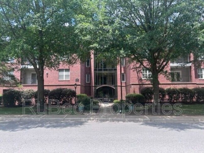 property at 725 Magnolia Ave