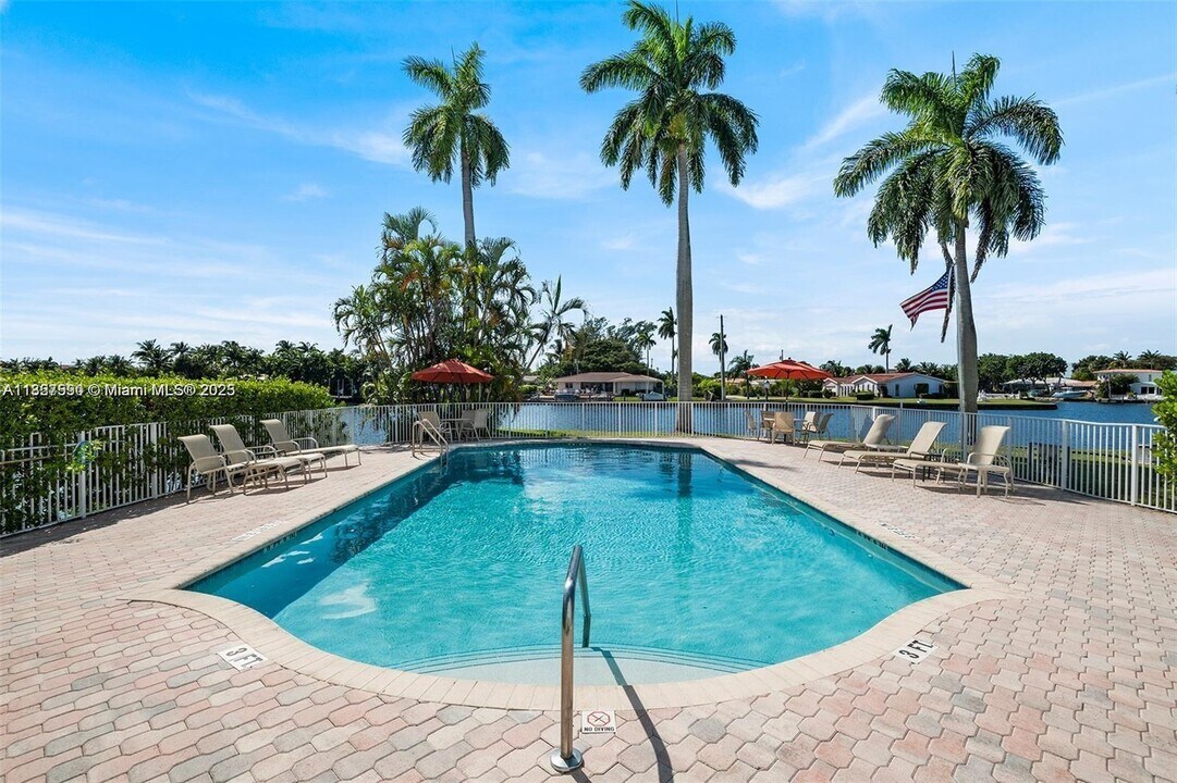 1881 Middle River Dr in Fort Lauderdale, FL - Building Photo
