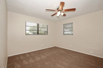 1533 NW 41st Ct in Oakland Park, FL - Building Photo - Building Photo