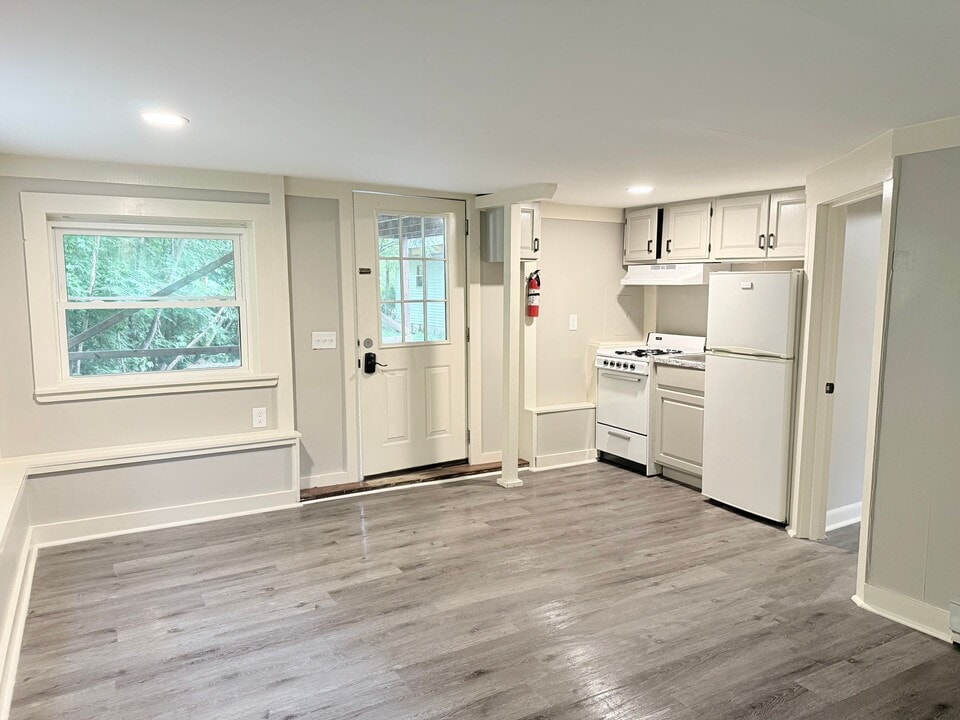 Pet-friendly! | Utilities included! in Hartland, VT - Building Photo