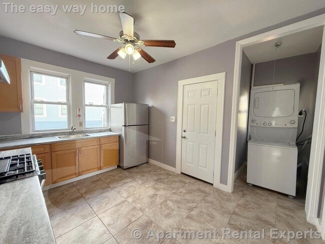 196 Sherman St, Unit #2 in Cambridge, MA - Foto de edificio - Building Photo