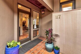 1735 Spyglass Dr, Unit 117 in Austin, TX - Building Photo - Building Photo