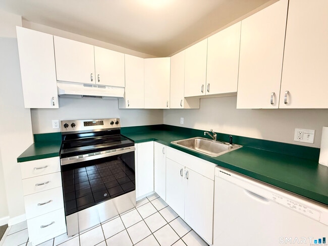 139 Bradley St in New Haven, CT - Building Photo - Building Photo