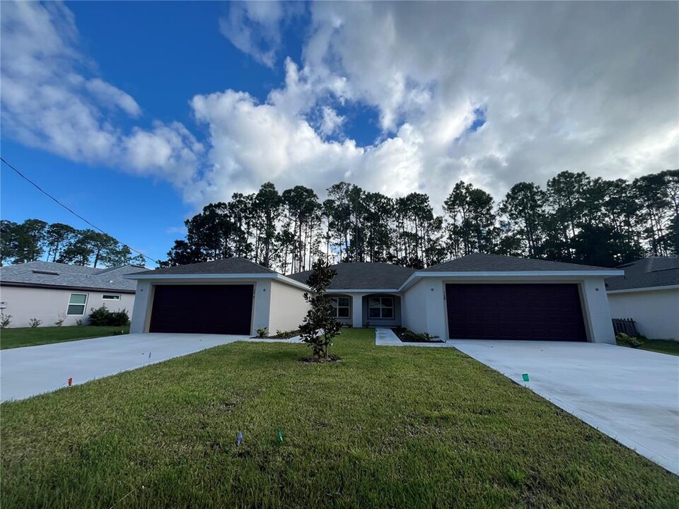 16 Bunker Knolls Ln in Palm Coast, FL - Building Photo