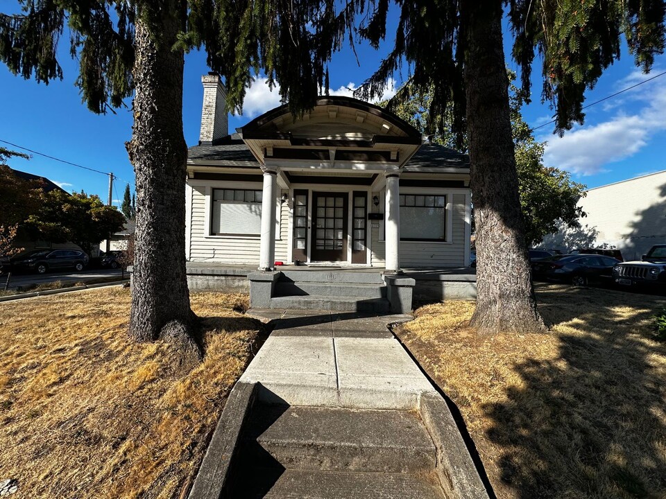 4005 SE Division St in Portland, OR - Building Photo