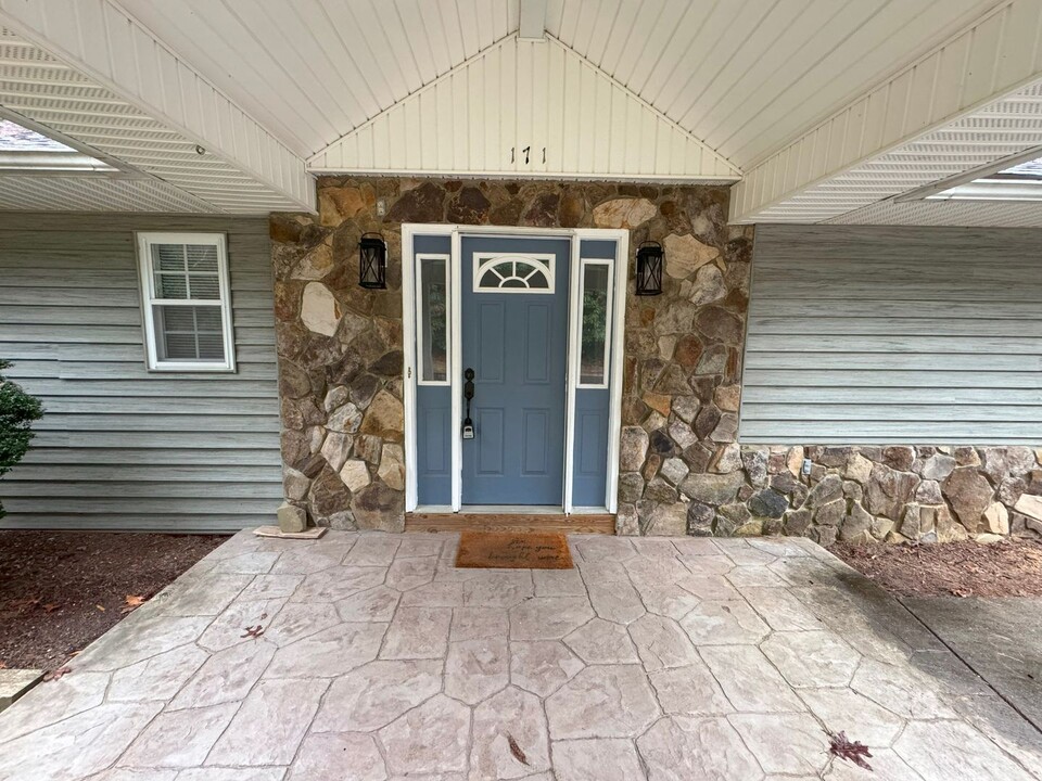 171 Myers Dr in Lake Toxaway, NC - Building Photo