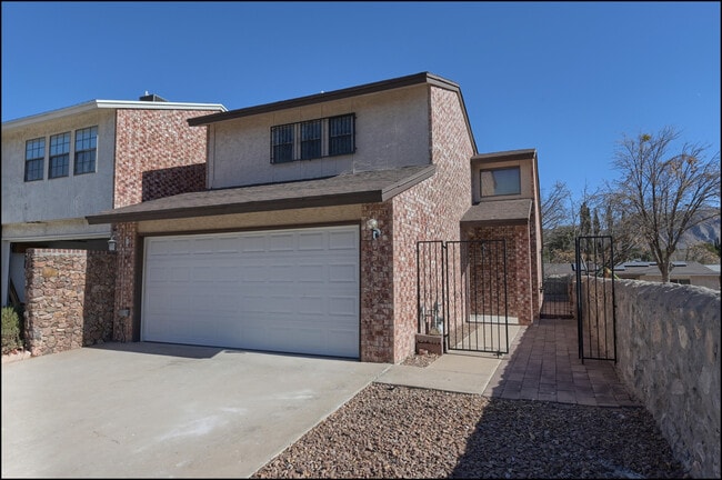7011 Portugal Dr in El Paso, TX - Building Photo - Building Photo