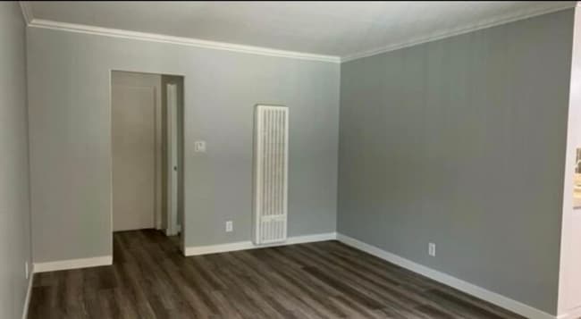 8801 Owensmouth Ave in Los Angeles, CA - Building Photo - Building Photo