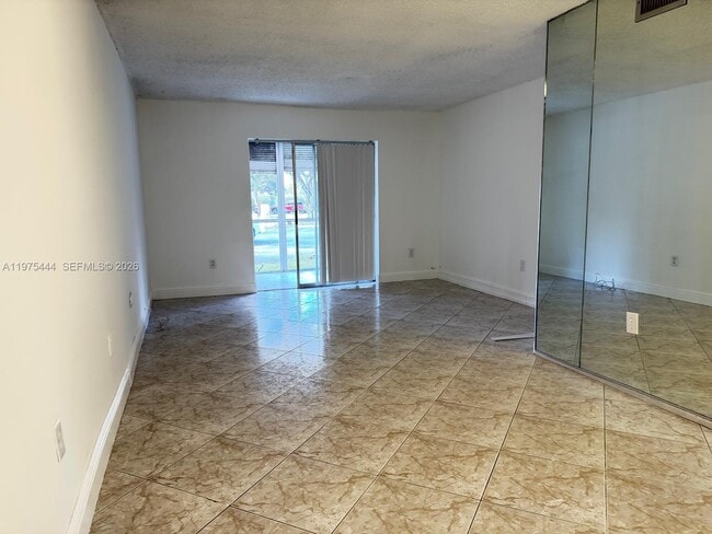 4304 NW 9th Ave in Pompano Beach, FL - Foto de edificio - Building Photo