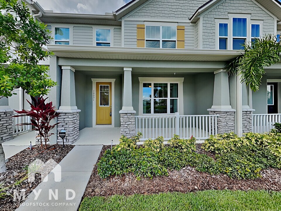 10051 Randal Walk St in Orlando, FL - Building Photo