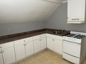307 Hartford Ave in Bellingham, MA - Building Photo - Building Photo