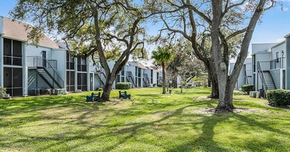 Fountain Square Apartments in Lakeland, FL - Building Photo - Building Photo