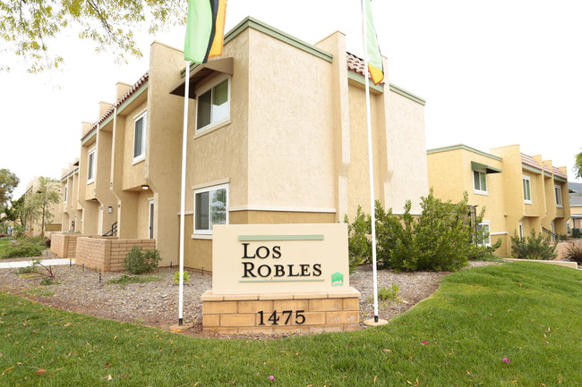 Los Robles Apartments