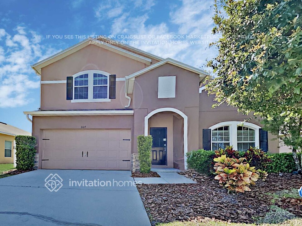 3107 Queen Alexandria Dr in Kissimmee, FL - Foto de edificio