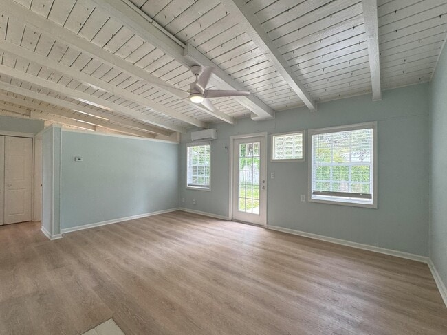 2204 Ponce De Leon Cir in Vero Beach, FL - Building Photo - Building Photo