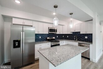 129 Washington Ave in Philadelphia, PA - Building Photo - Building Photo