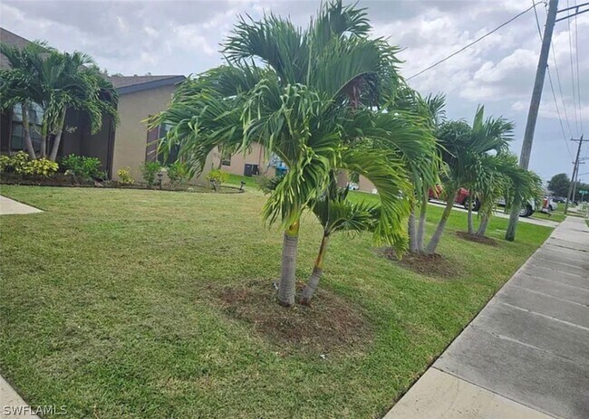 1206 Trafalgar Pkwy in Cape Coral, FL - Building Photo - Building Photo