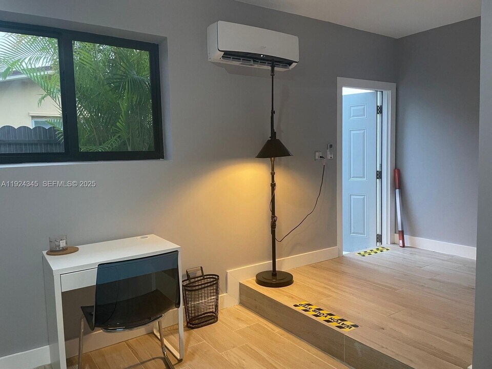 11401 Taft St in Pembroke Pines, FL - Building Photo