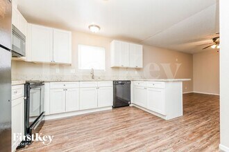 1321 Hewitt St in Las Vegas, NV - Building Photo - Building Photo
