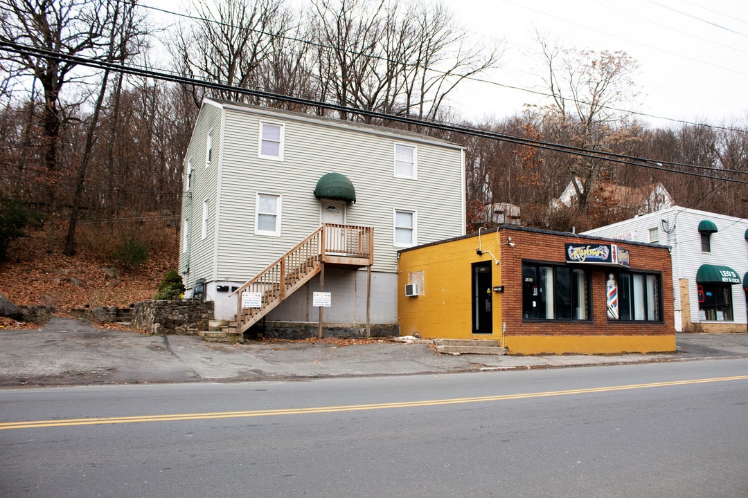 1407 North Main St in Waterbury, CT - Building Photo