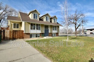 9408 Turnpike Ln in Sandy, UT - Building Photo