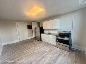 102 Delaware Ave in Olyphant, PA - Building Photo - Building Photo