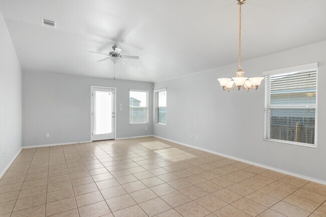 17201 Boecher Ln in Pflugerville, TX - Foto de edificio - Building Photo