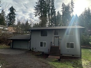 17504 Loop Ln SE in Yelm, WA - Building Photo - Building Photo