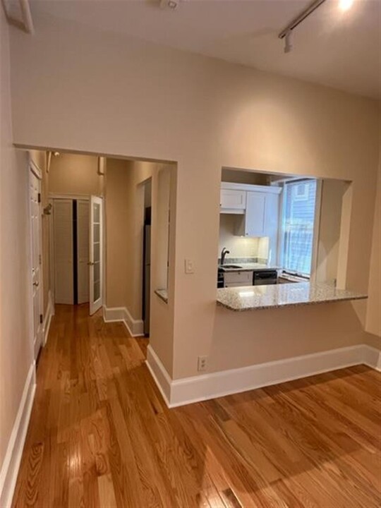 878 Massachusetts Ave, Unit 6 in Cambridge, MA - Building Photo