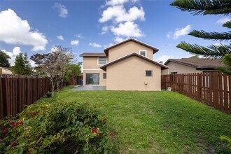 914 NW 106th Ave Cir in Miami, FL - Building Photo - Building Photo