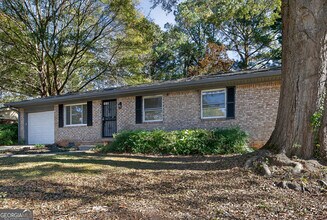 1517 Colony East Cir in Stone Mountain, GA - Foto de edificio - Building Photo
