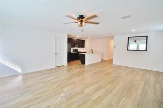 1013 Lady Bird St in Ennis, TX - Building Photo - Building Photo