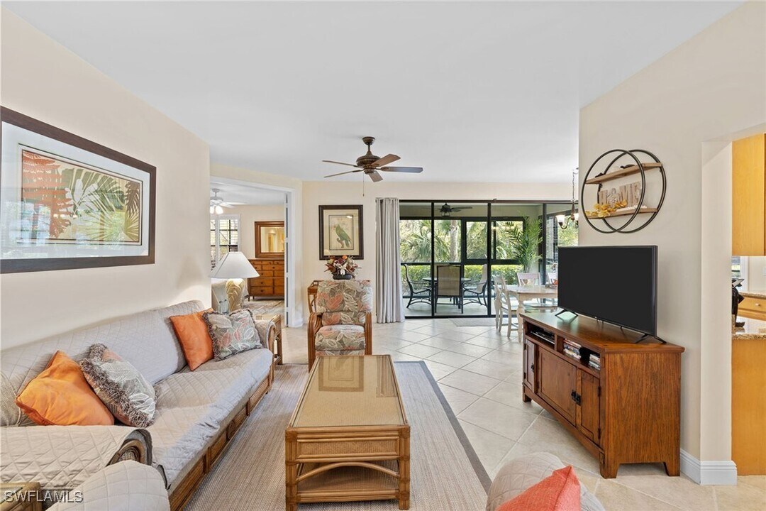27190 Oakwood Lake Dr in Bonita Springs, FL - Building Photo
