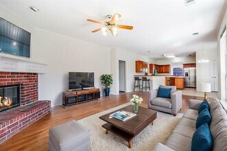 8100 Steamers Ln in Frisco, TX - Building Photo - Building Photo