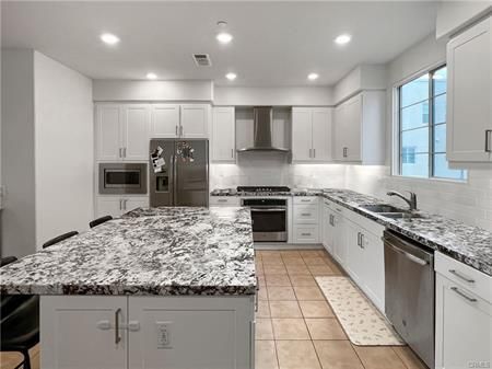 125 Cadence in Irvine, CA - Building Photo