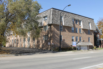 Somerset Apartments in Rockford, IL - Building Photo - Building Photo