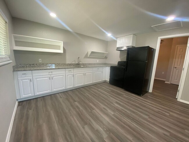 1113 S Walnut St in Cleburne, TX - Building Photo - Building Photo