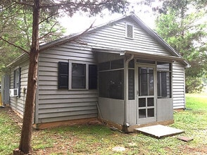 3066 Philpott Rd in South Boston, VA - Building Photo - Building Photo