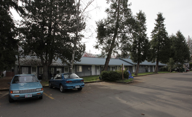 2423 Pacific Ave in Forest Grove, OR - Building Photo - Building Photo