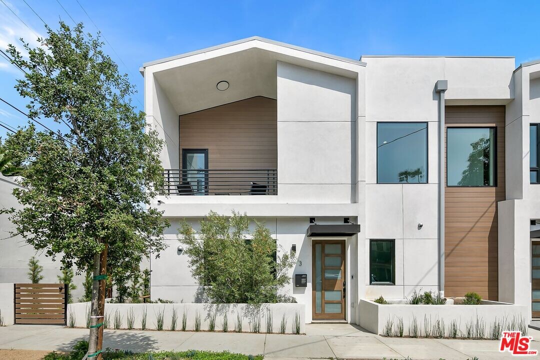 1236 N Spaulding Ave in West Hollywood, CA - Building Photo