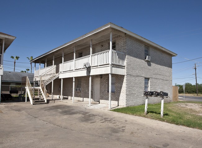 1010 Apollo Ave in Brownsville, TX - Foto de edificio - Building Photo
