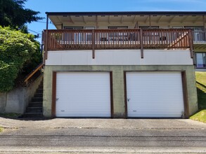 810 S Nehalem St in Clatskanie, OR - Building Photo - Building Photo