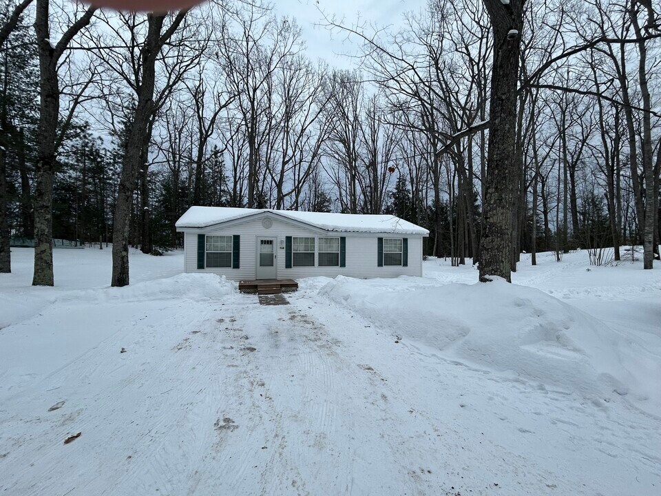 968 Ranch Rd in Indian River, MI - Building Photo