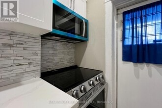 775 Woodbine Ave in Toronto, ON - Building Photo - Building Photo
