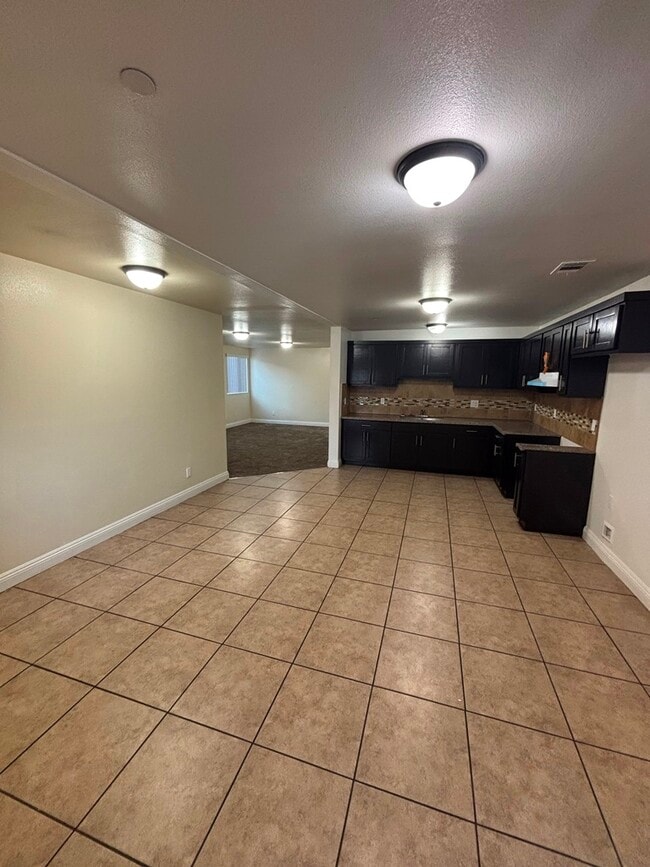 206 W 105th St in Los Angeles, CA - Foto de edificio - Building Photo