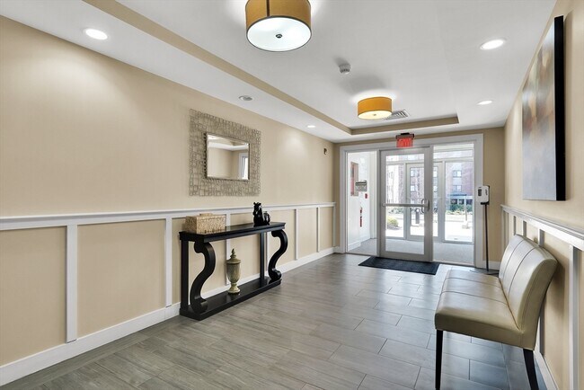 321 Hammond Pond Pkwy in Brookline, MA - Building Photo - Building Photo