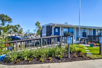 Lynn Haven Cove Apartments in Lynn Haven, FL - Foto de edificio - Building Photo