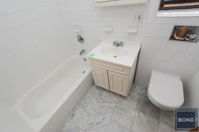 240 Waverly Pl in New York, NY - Building Photo - Building Photo