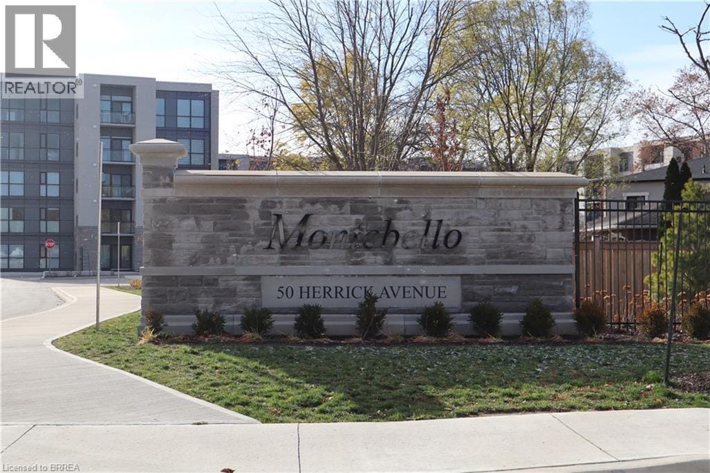 50 Herrick Ave in St Catharines, ON - Building Photo